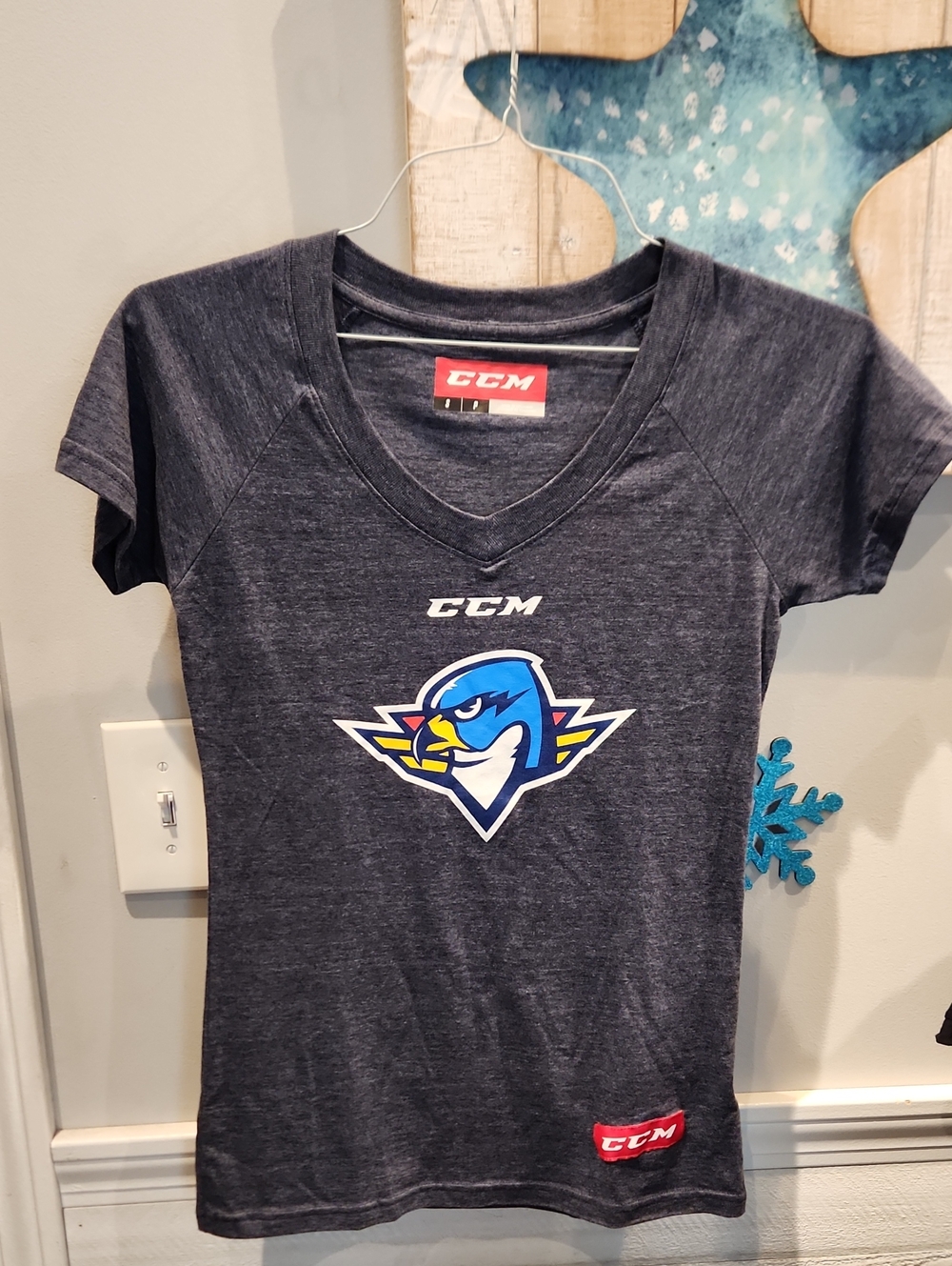 EUC CCM Springfield Thunderbirds Women's V-neck T-shirt Sz S